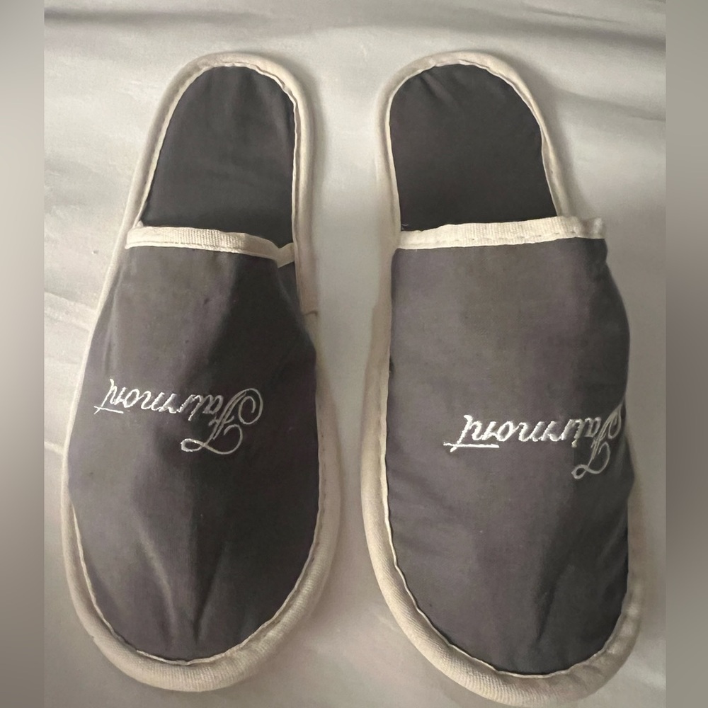 NEW Fairmont Hotels Luxury Hotel Spa Slippers - Grey & White with Cork